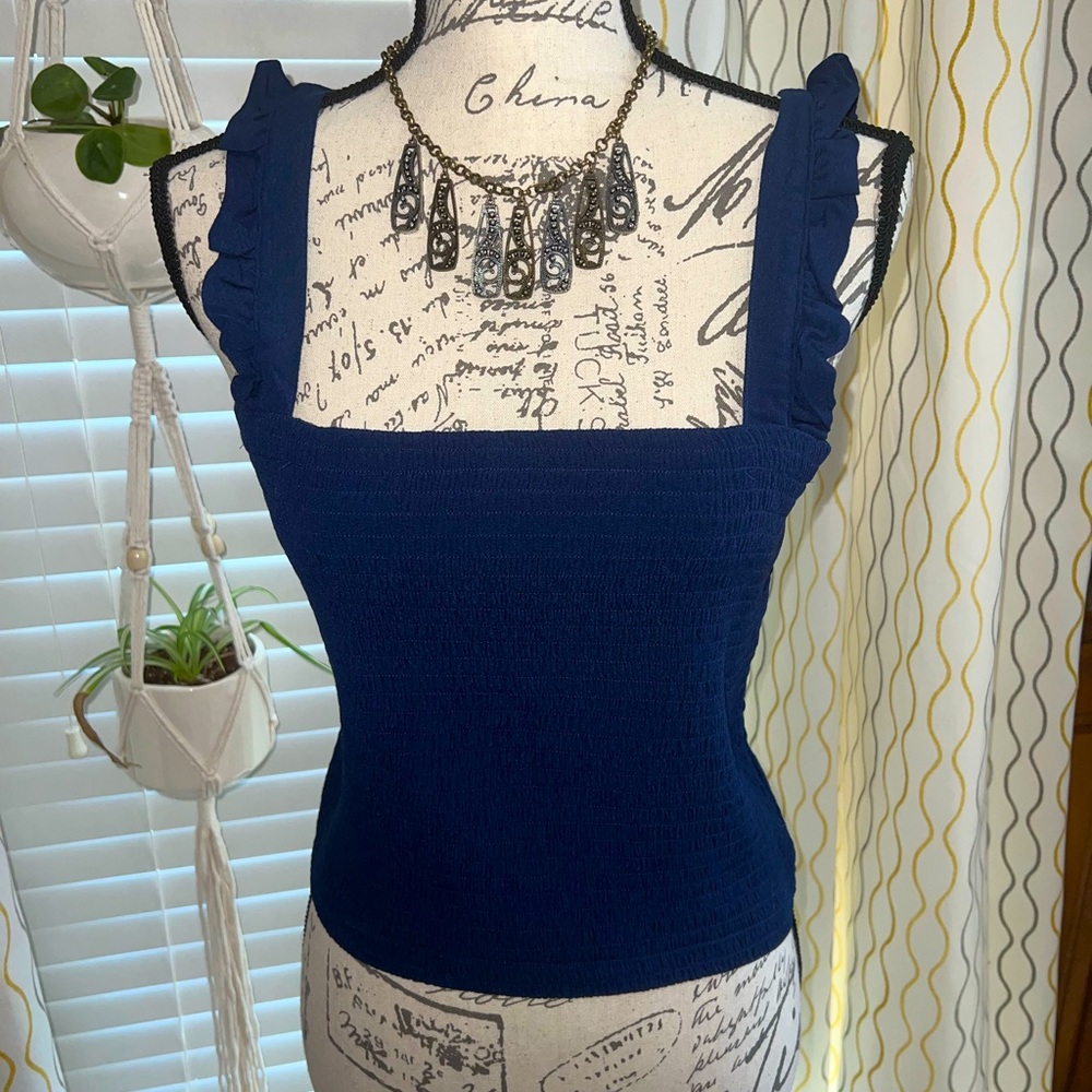 NWT Victorias Secret PINK Navy Smocked Top with ruffled straps. 💙